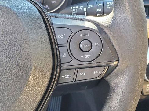 Used 2020 Toyota RAV4 XLE image 23