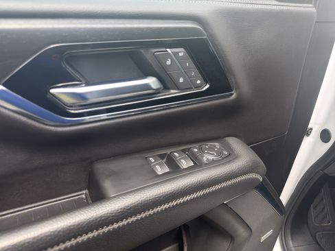 Used 2025 GMC Yukon XL Denali AWD/4WD image 28