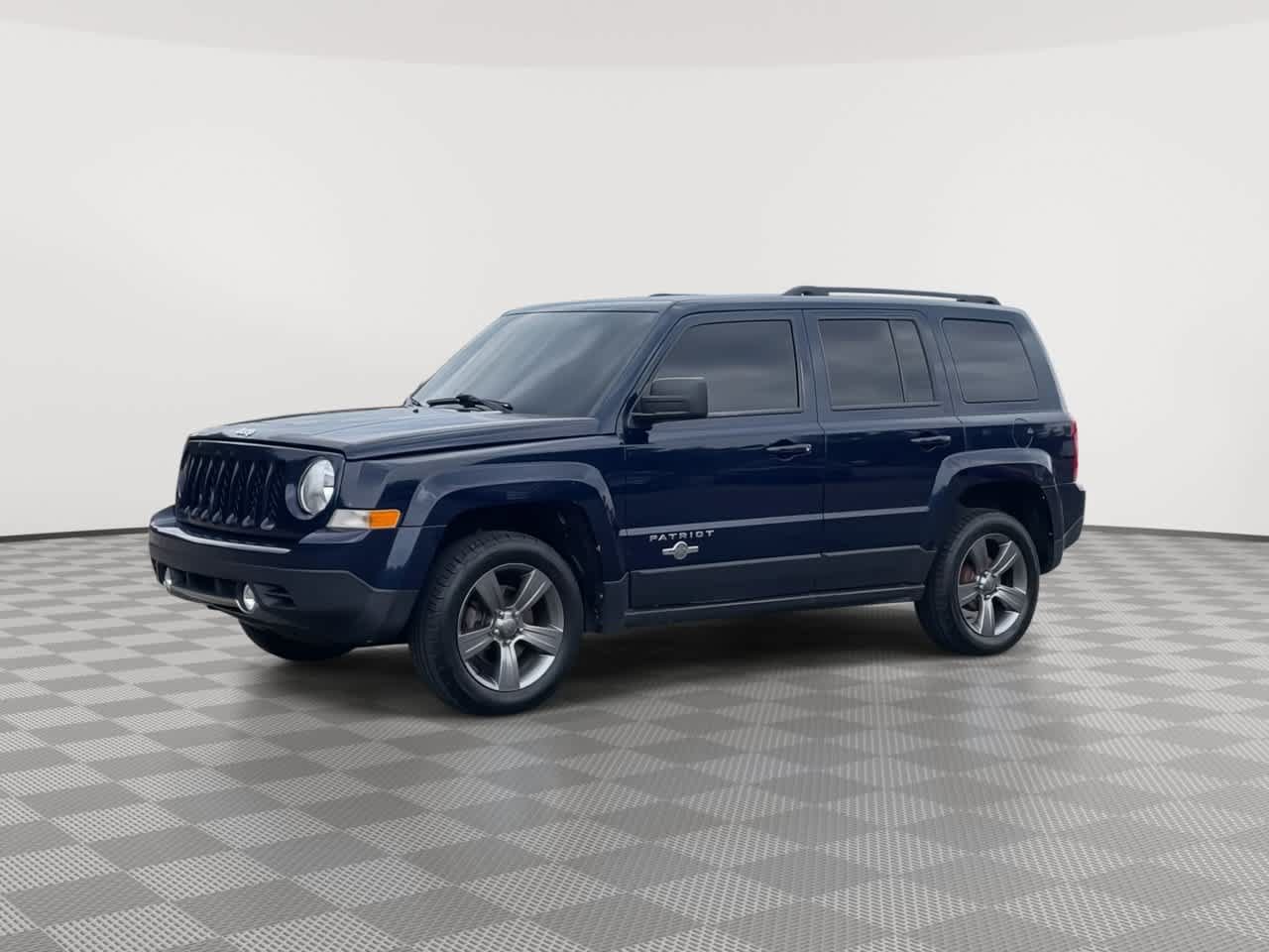 Used 2014 Jeep Patriot Latitude w/ Freedom Edition Package FWD image 4