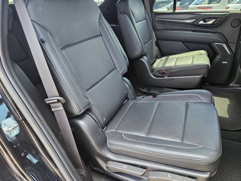 Used 2022 GMC Yukon Denali w/ Advanced Technology Package AWD/4WD image 29