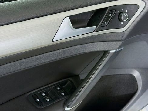 Used 2015 Volkswagen Golf TDI S image 18