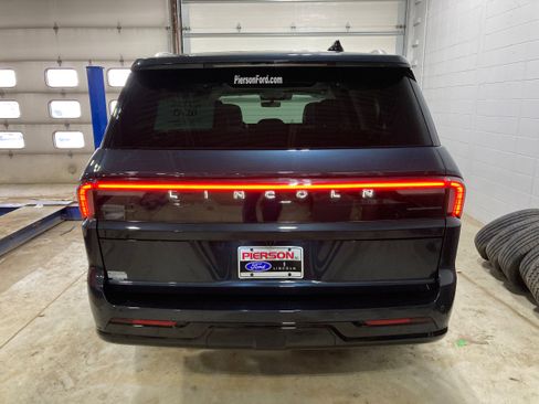 Used 2026 Lincoln Navigator L Reserve AWD/4WD image 15