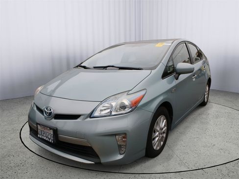 Used 2015 Toyota Prius Prime Advanced FWD image 3