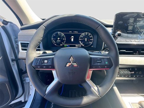 New 2025 Mitsubishi Outlander SEL image 11