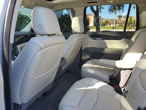 Used 2020 Cadillac XT6 Premium Luxury image 12