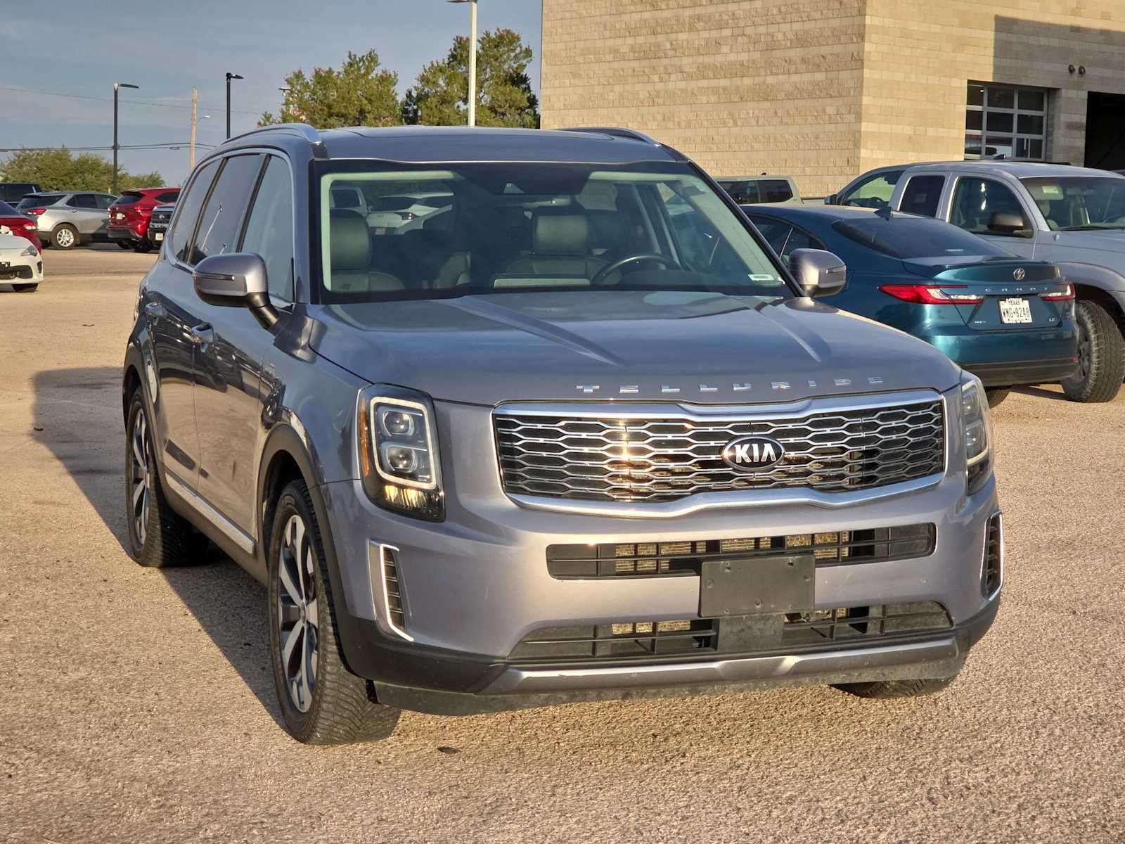 Used 2021 Kia Telluride EX w/ EX Premium Package FWD image 3