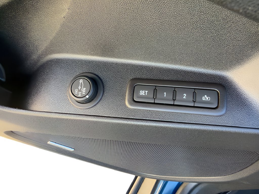 Used 2020 Chevrolet Equinox Premier AWD/4WD image 11