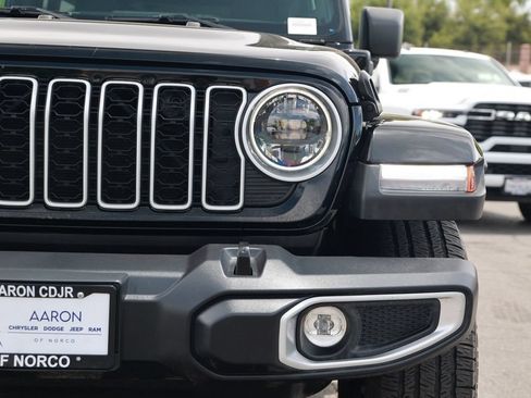 Used 2025 Jeep Wrangler Unlimited Sahara w/ Safety Group AWD/4WD image 5