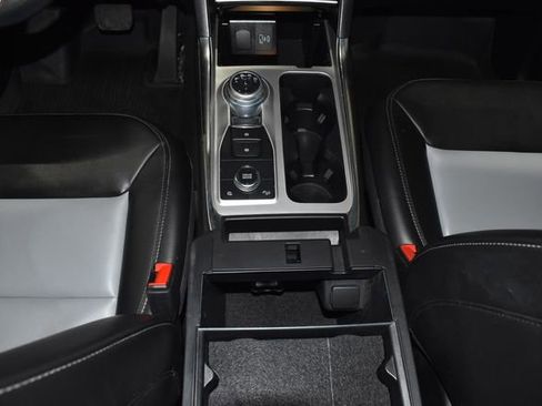 Used 2022 Ford Explorer XLT w/ Equipment Group 202A image 22
