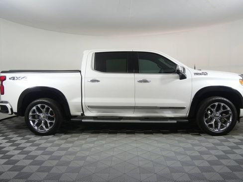 Used 2022 Chevrolet Silverado 1500 High Country w/ Z71 Off-Road Package image 2