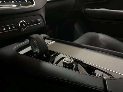 Used 2025 Volvo XC90 B5 Core AWD/4WD image 82