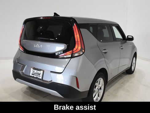 Used 2025 Kia Soul LX w/ LX Technology Package FWD image 4