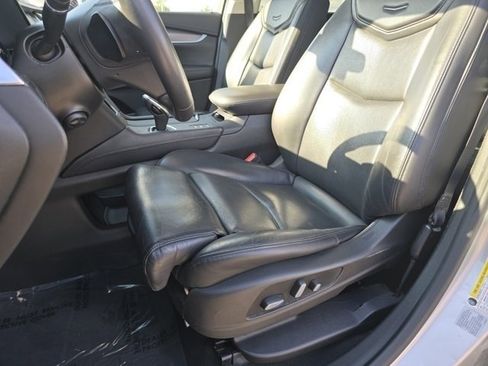 Used 2017 Cadillac XT5 Luxury image 4