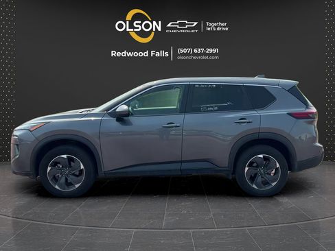 Used 2025 Nissan Rogue SV AWD/4WD image 2