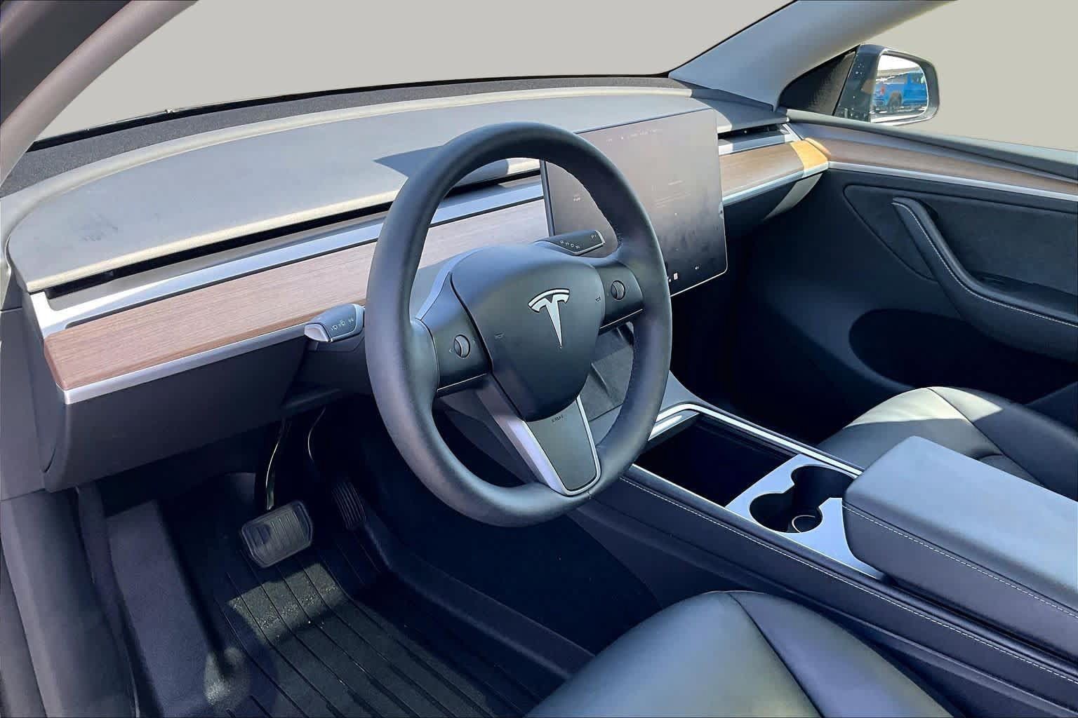Used 2025 Tesla Model Y Long Range RWD image 15