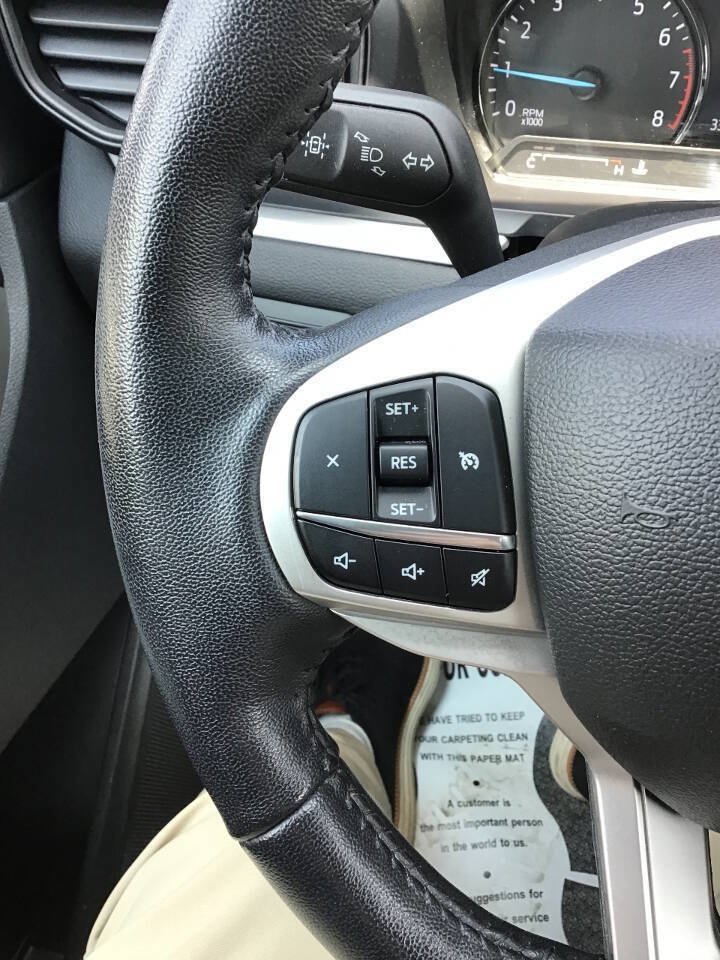 Used 2023 Ford Explorer XLT AWD/4WD image 17