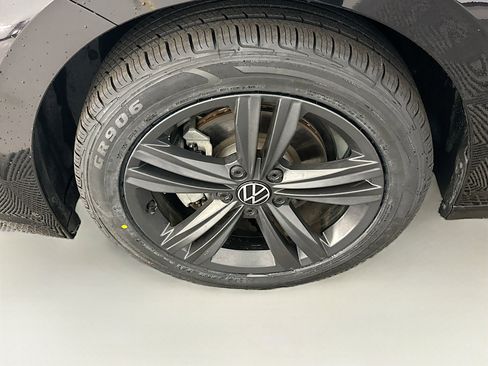 Used 2024 Volkswagen Jetta SE FWD image 11