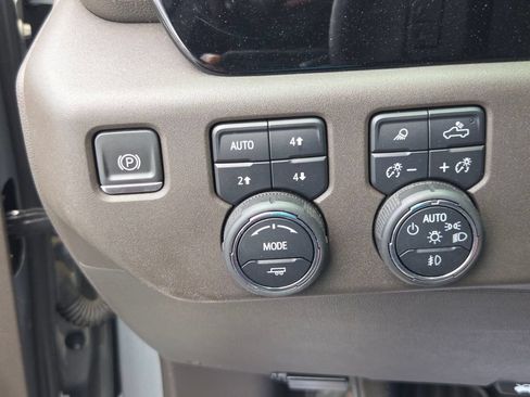 Used 2023 Chevrolet Silverado 1500 LTZ w/ LTZ Premium Package AWD/4WD image 38