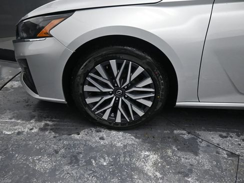 Used 2024 Nissan Altima 2.5 SV image 14