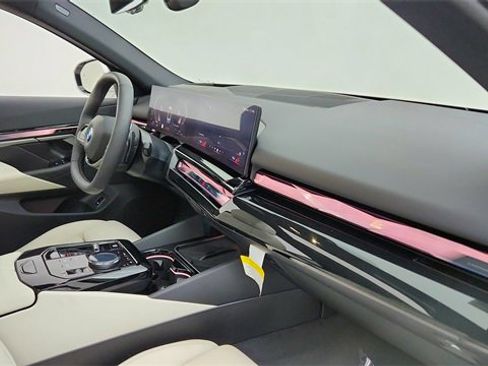 Used 2026 BMW 540i xDrive image 21