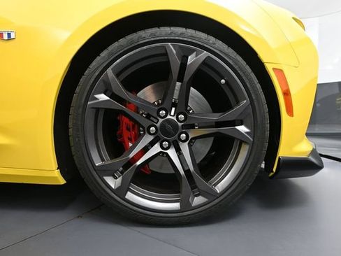 Used 2017 Chevrolet Camaro SS RWD image 17