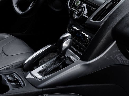 Used 2013 Ford Focus Titanium FWD image 28