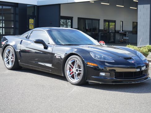Used 2008 Chevrolet Corvette Z06 w/ Preferred Equipment Group image 2