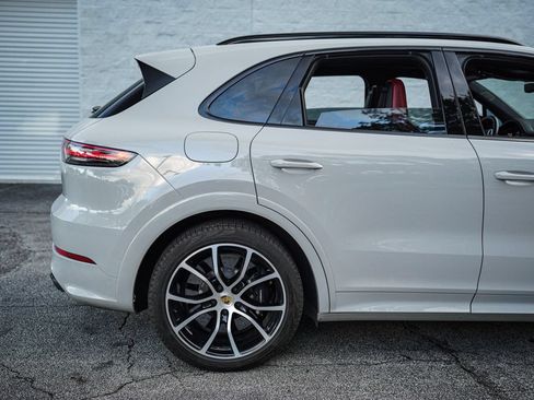 Used 2021 Porsche Cayenne Turbo S AWD/4WD image 15