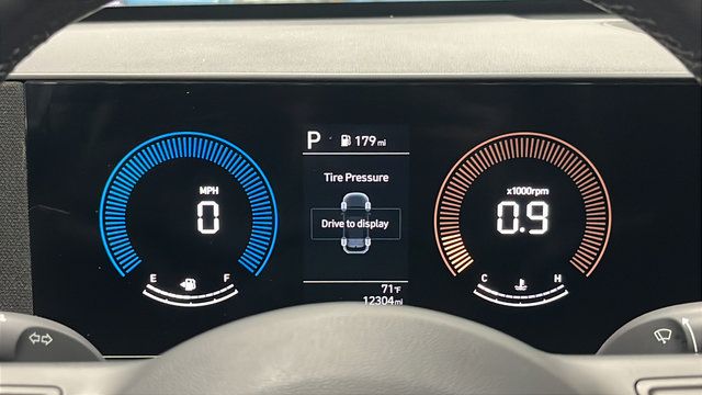 Used 2025 Hyundai Kona SEL AWD/4WD image 16