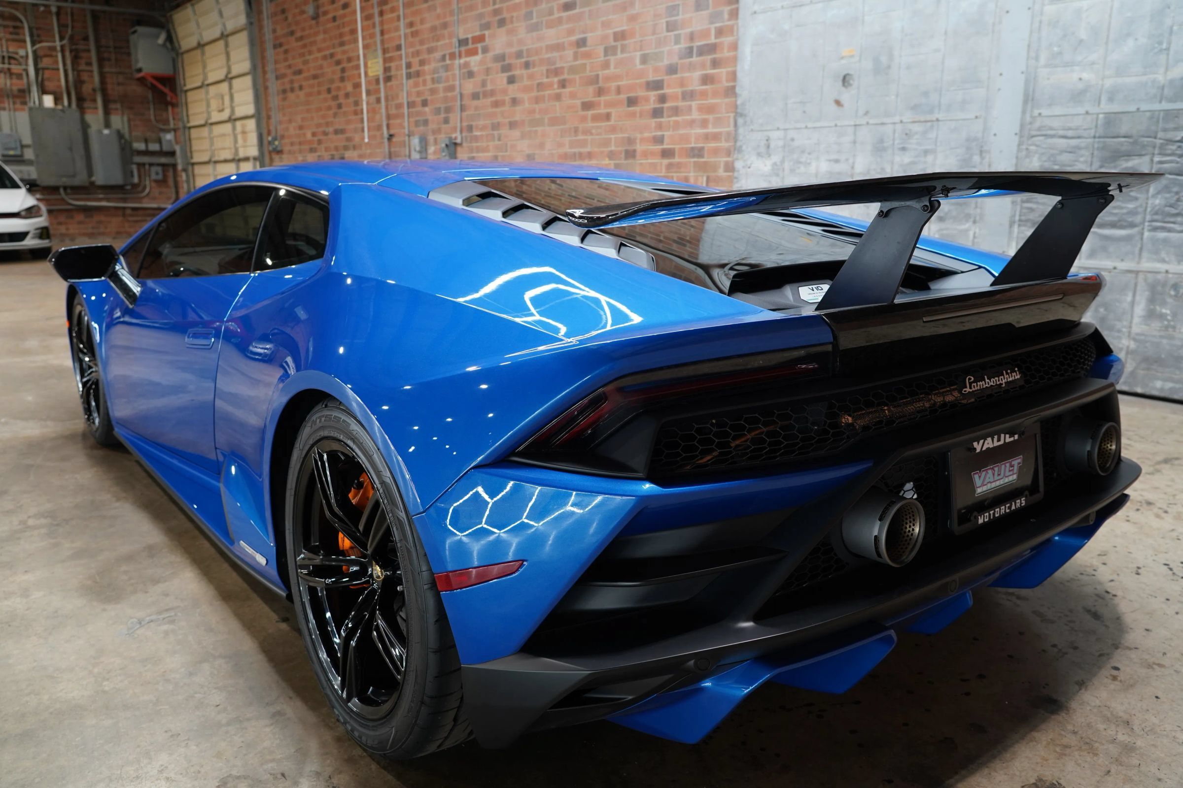 Used 2020 Lamborghini Huracan EVO RWD image 22