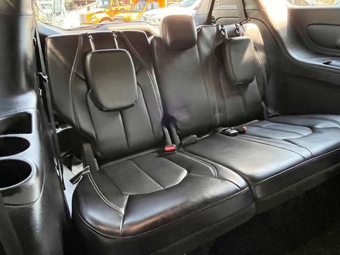 Used 2024 Chrysler Pacifica Limited FWD image 47