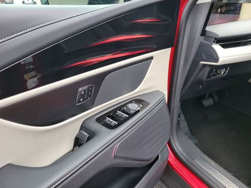 Certified 2024 Lincoln Nautilus Reserve image 19