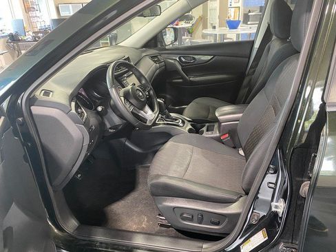 Used 2019 Nissan Rogue SV AWD/4WD image 14