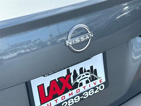 Used 2023 Nissan Versa SV image 5