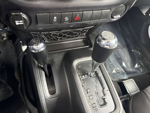 Used 2015 Jeep Wrangler Sport w/ Quick Order Package 24S AWD/4WD image 10