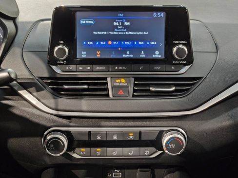 Used 2024 Nissan Altima 2.5 S FWD image 16