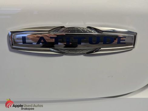 Used 2024 Jeep Compass Latitude AWD/4WD image 7