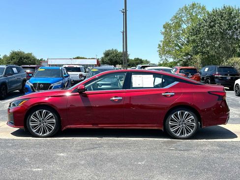 Used 2024 Nissan Altima 2.5 SL FWD image 12