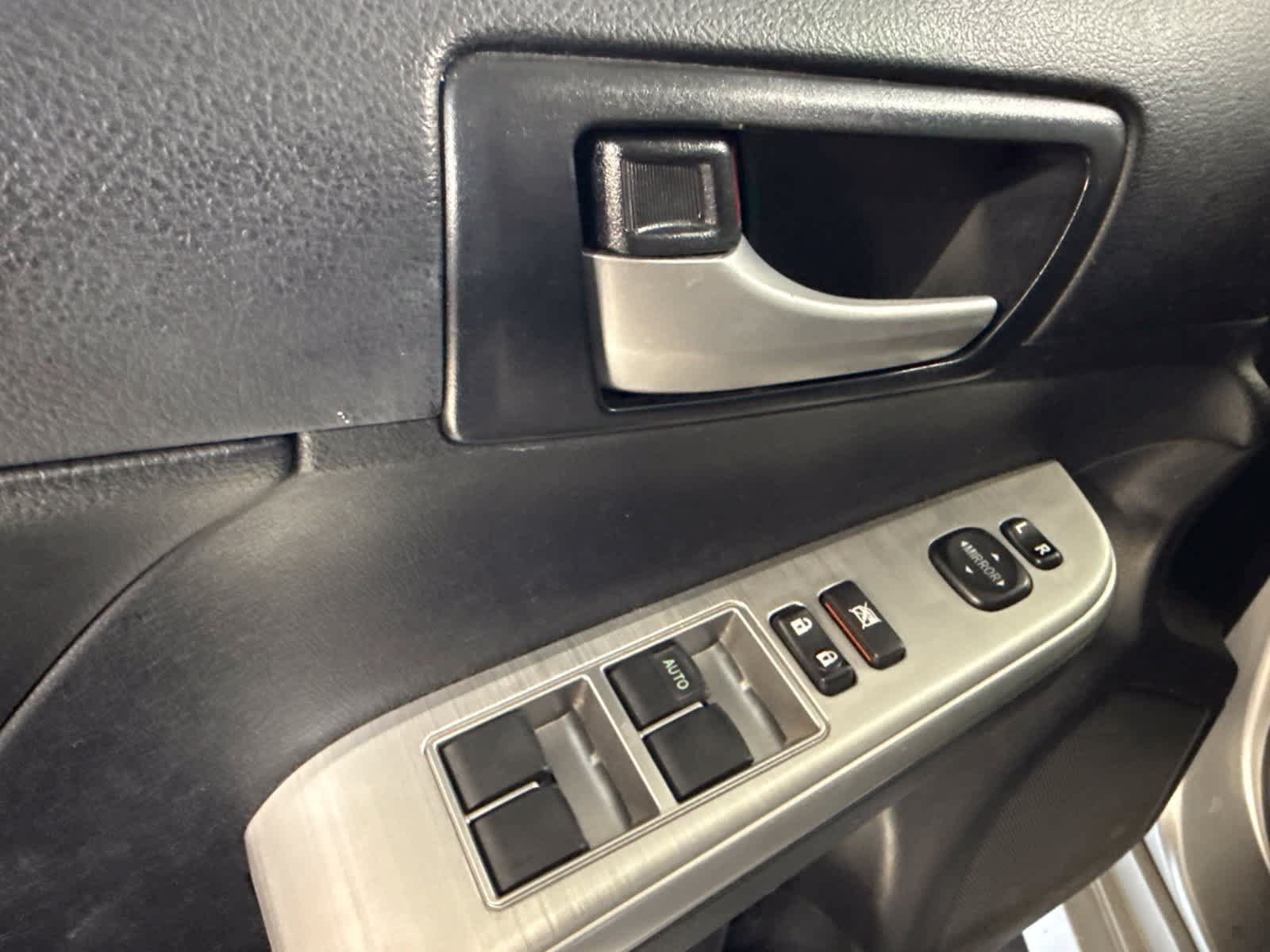Used 2014 Toyota Camry SE FWD image 18