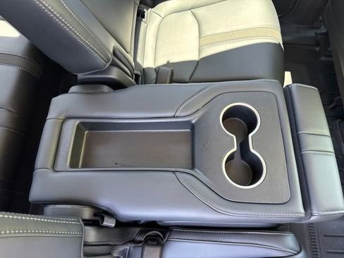 Used 2025 Honda Pilot Touring image 17