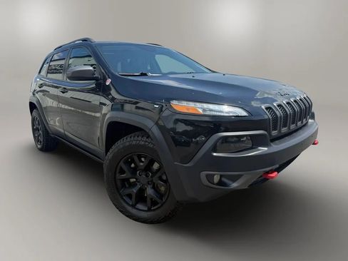 Used 2016 Jeep Cherokee Trailhawk w/ Comfort/Convenience Group AWD/4WD image 4