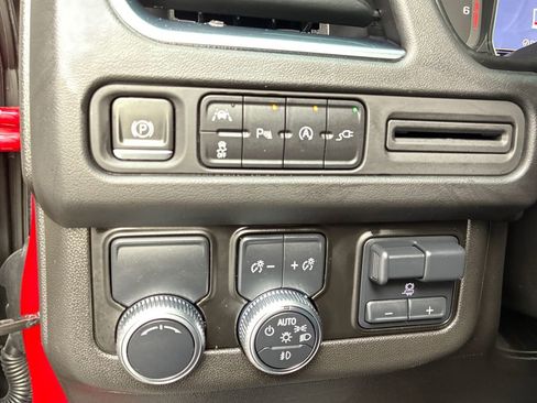 Used 2021 GMC Yukon SLT w/ SLT Luxury Plus Package image 10