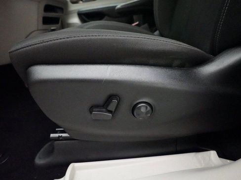 Used 2024 Chrysler Voyager LX image 30