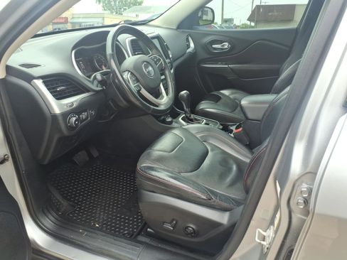 Used 2016 Jeep Cherokee Trailhawk w/ Leather Interior Group AWD/4WD image 2