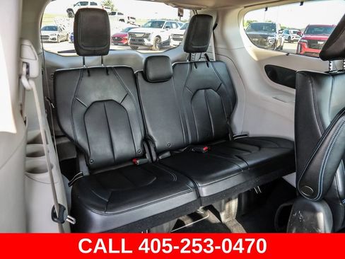 Used 2021 Chrysler Pacifica Touring-L FWD image 26