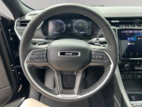 Used 2024 Jeep Grand Cherokee Limited w/ Luxury Tech Group II AWD/4WD image 12