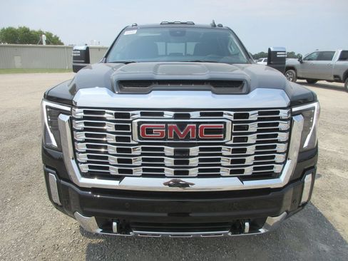 New 2026 GMC Sierra 2500 Denali w/ Denali Reserve Package AWD/4WD image 11