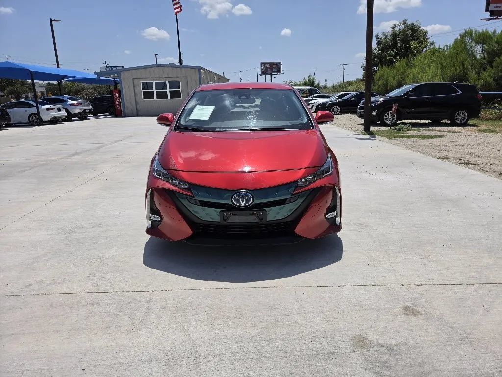 Used 2017 Toyota Prius Prime Advanced FWD image 2