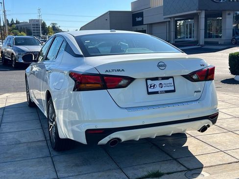 Used 2023 Nissan Altima 2.5 SV w/ SV Premium Package AWD/4WD image 9