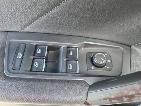 Used 2019 Volkswagen Tiguan SEL Premium image 31